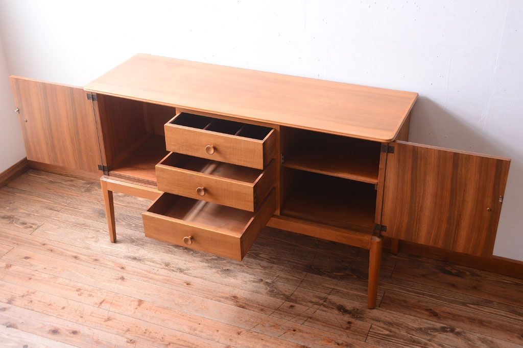 北欧家具　GORDON RUSSELL(ゴードンラッセル)　シンプルでおしゃれなサイドボード