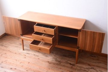 北欧家具　GORDON RUSSELL(ゴードンラッセル)　シンプルでおしゃれなサイドボード