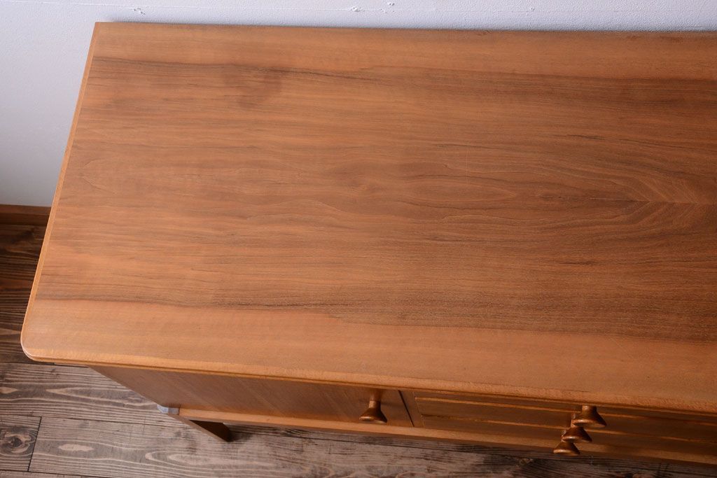 北欧家具　GORDON RUSSELL(ゴードンラッセル)　シンプルでおしゃれなサイドボード