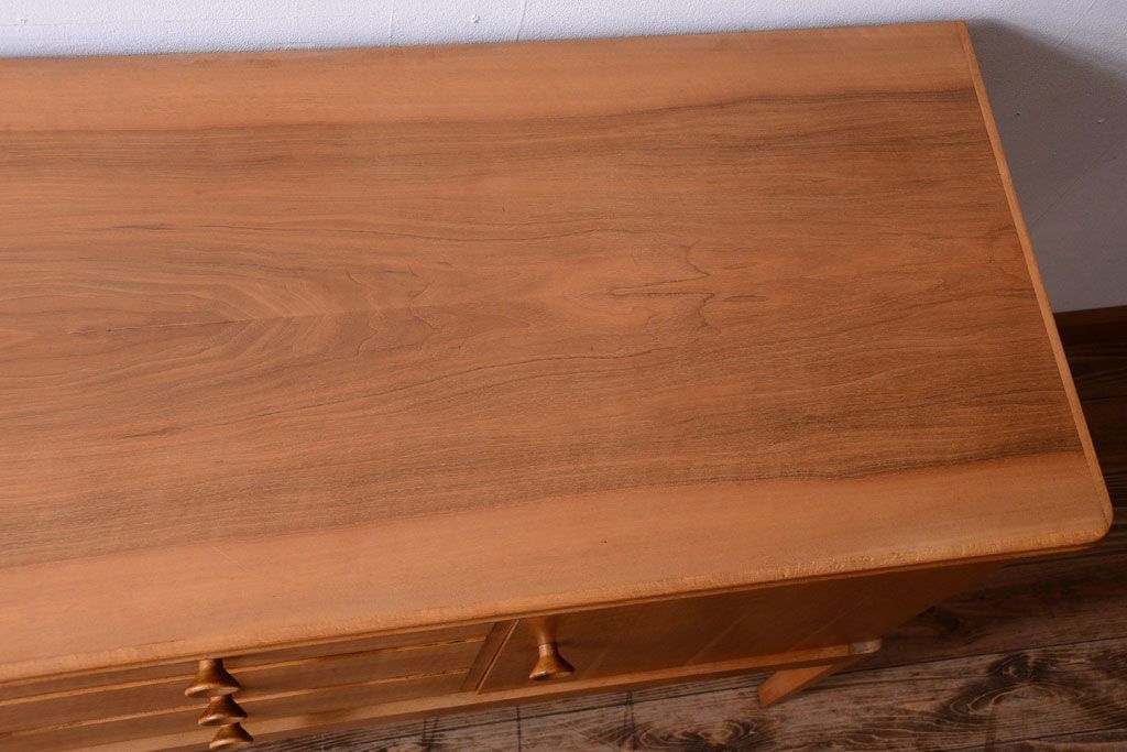 北欧家具　GORDON RUSSELL(ゴードンラッセル)　シンプルでおしゃれなサイドボード