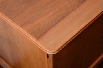 北欧家具　GORDON RUSSELL(ゴードンラッセル)　シンプルでおしゃれなサイドボード