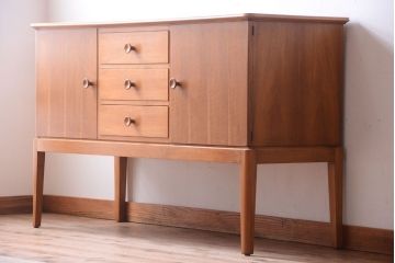 北欧家具　GORDON RUSSELL(ゴードンラッセル)　シンプルでおしゃれなサイドボード
