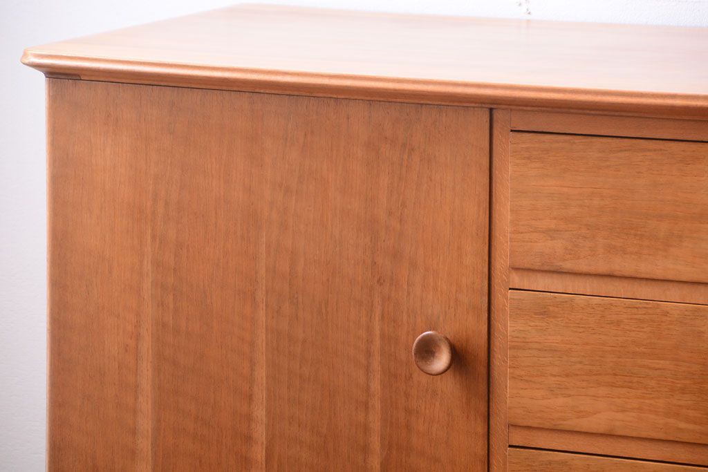 北欧家具　GORDON RUSSELL(ゴードンラッセル)　シンプルでおしゃれなサイドボード