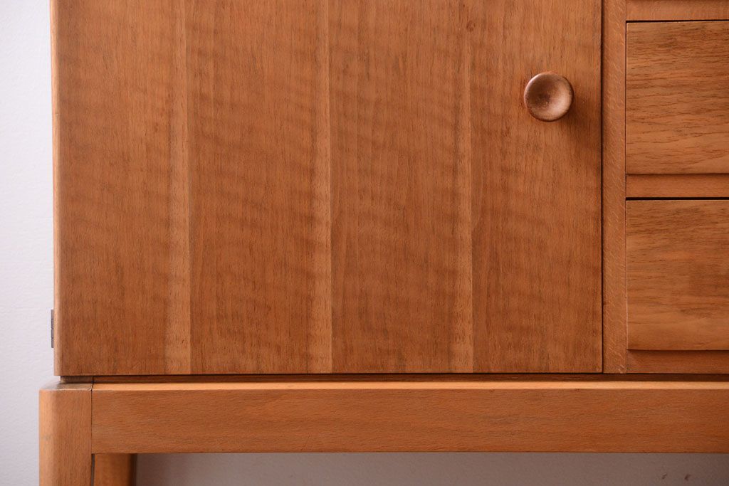 北欧家具　GORDON RUSSELL(ゴードンラッセル)　シンプルでおしゃれなサイドボード