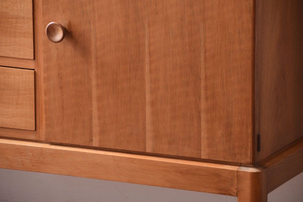 北欧家具　GORDON RUSSELL(ゴードンラッセル)　シンプルでおしゃれなサイドボード