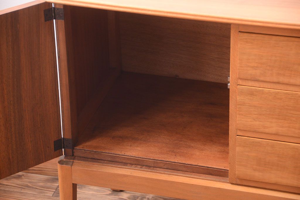 北欧家具　GORDON RUSSELL(ゴードンラッセル)　シンプルでおしゃれなサイドボード