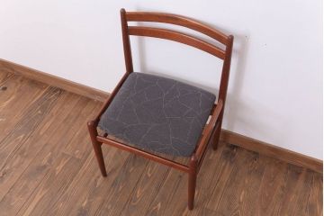 ヴィンテージ家具　北欧ビンテージ　チーク材のシンプルなダイニングチェア(1)