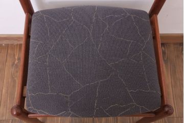 ヴィンテージ家具　北欧ビンテージ　チーク材のシンプルなダイニングチェア(1)