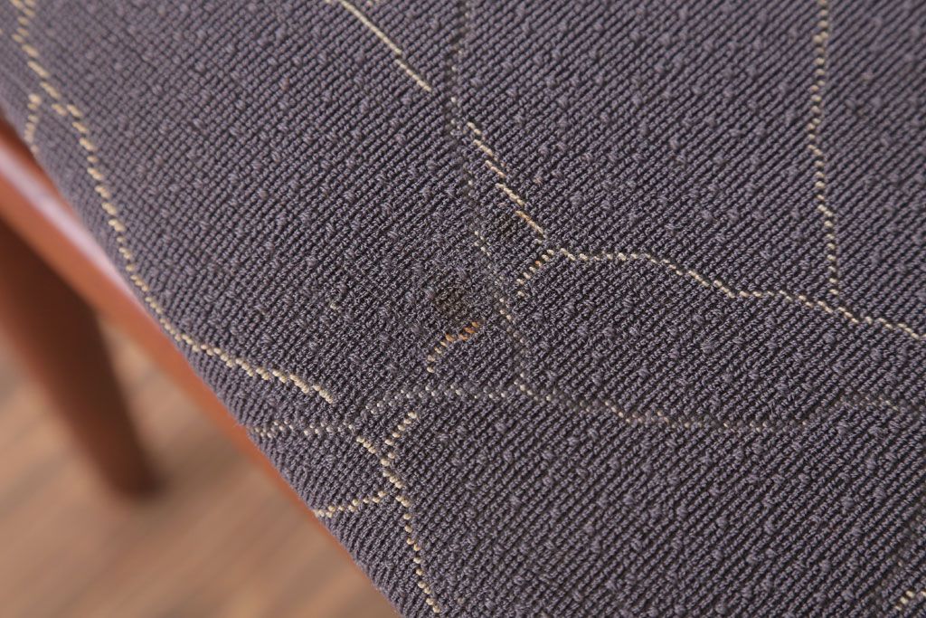 ヴィンテージ家具　北欧ビンテージ　チーク材のシンプルなダイニングチェア(1)