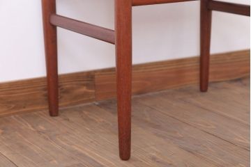 ヴィンテージ家具　北欧ビンテージ　チーク材のシンプルなダイニングチェア(1)