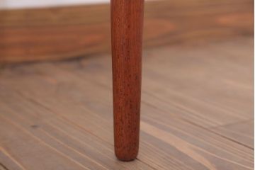 ヴィンテージ家具　北欧ビンテージ　チーク材のシンプルなダイニングチェア(1)