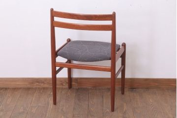 ヴィンテージ家具　北欧ビンテージ　チーク材のシンプルなダイニングチェア(1)