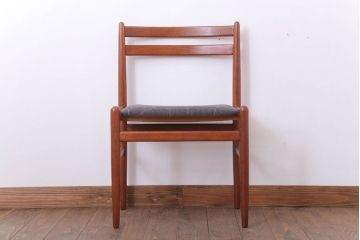 ヴィンテージ家具　北欧ビンテージ　チーク材のシンプルなダイニングチェア(2)
