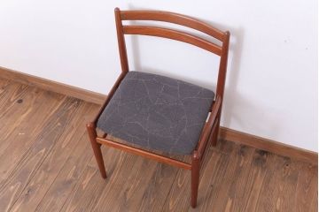 ヴィンテージ家具　北欧ビンテージ　チーク材のシンプルなダイニングチェア(2)