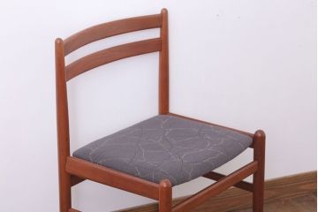 ヴィンテージ家具　北欧ビンテージ　チーク材のシンプルなダイニングチェア(2)