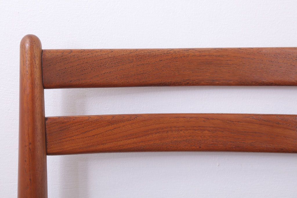 ヴィンテージ家具　北欧ビンテージ　チーク材のシンプルなダイニングチェア(2)
