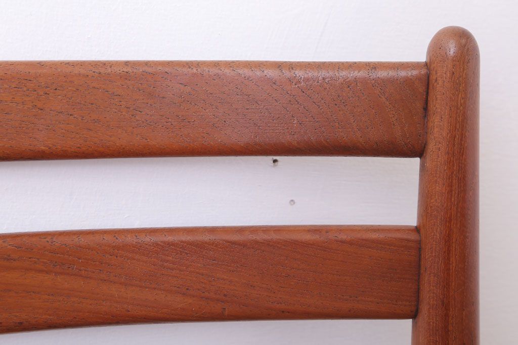 ヴィンテージ家具　北欧ビンテージ　チーク材のシンプルなダイニングチェア(2)