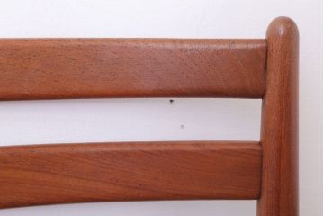 ヴィンテージ家具　北欧ビンテージ　チーク材のシンプルなダイニングチェア(2)