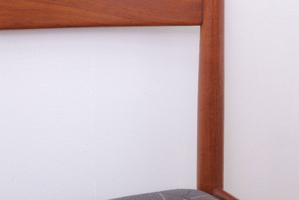 ヴィンテージ家具　北欧ビンテージ　チーク材のシンプルなダイニングチェア(2)