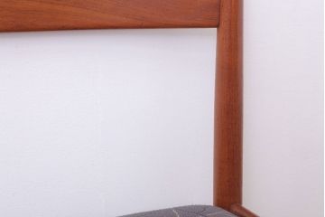 ヴィンテージ家具　北欧ビンテージ　チーク材のシンプルなダイニングチェア(2)