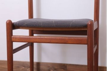 ヴィンテージ家具　北欧ビンテージ　チーク材のシンプルなダイニングチェア(2)