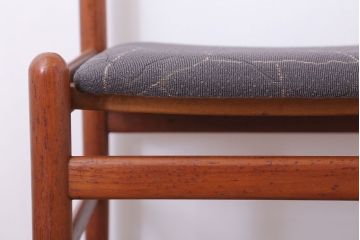 ヴィンテージ家具　北欧ビンテージ　チーク材のシンプルなダイニングチェア(2)
