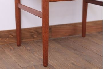 ヴィンテージ家具　北欧ビンテージ　チーク材のシンプルなダイニングチェア(2)