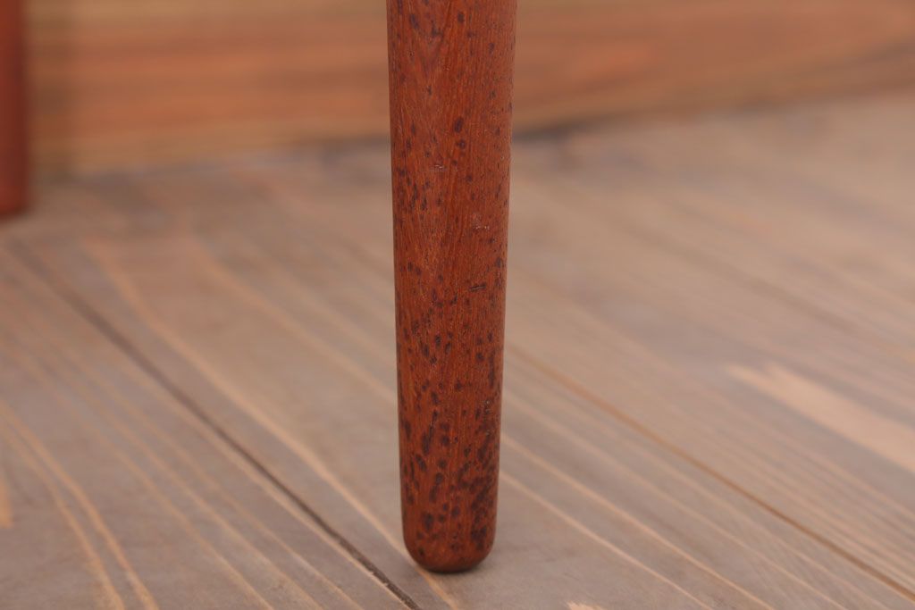 ヴィンテージ家具　北欧ビンテージ　チーク材のシンプルなダイニングチェア(2)