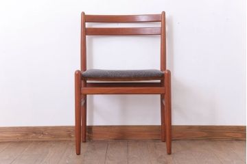 ヴィンテージ家具　北欧ビンテージ　シンプルデザイン　チーク材のダイニングチェア(2)