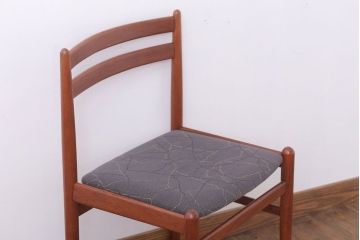 ヴィンテージ家具　北欧ビンテージ　シンプルデザイン　チーク材のダイニングチェア(2)
