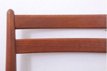 ヴィンテージ家具　北欧ビンテージ　シンプルデザイン　チーク材のダイニングチェア(2)