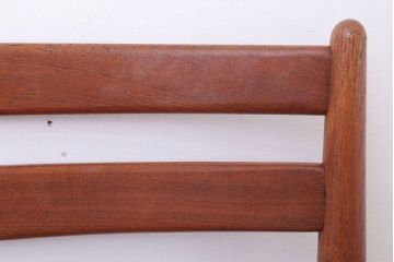 ヴィンテージ家具　北欧ビンテージ　シンプルデザイン　チーク材のダイニングチェア(2)