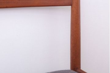 ヴィンテージ家具　北欧ビンテージ　シンプルデザイン　チーク材のダイニングチェア(2)