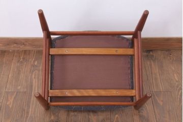 ヴィンテージ家具　北欧ビンテージ　シンプルデザイン　チーク材のダイニングチェア(2)