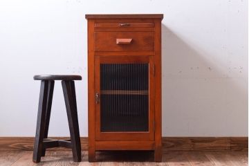 レトロ家具　昭和レトロ　小さなサイドキャビネット(サイドテーブル)(2)