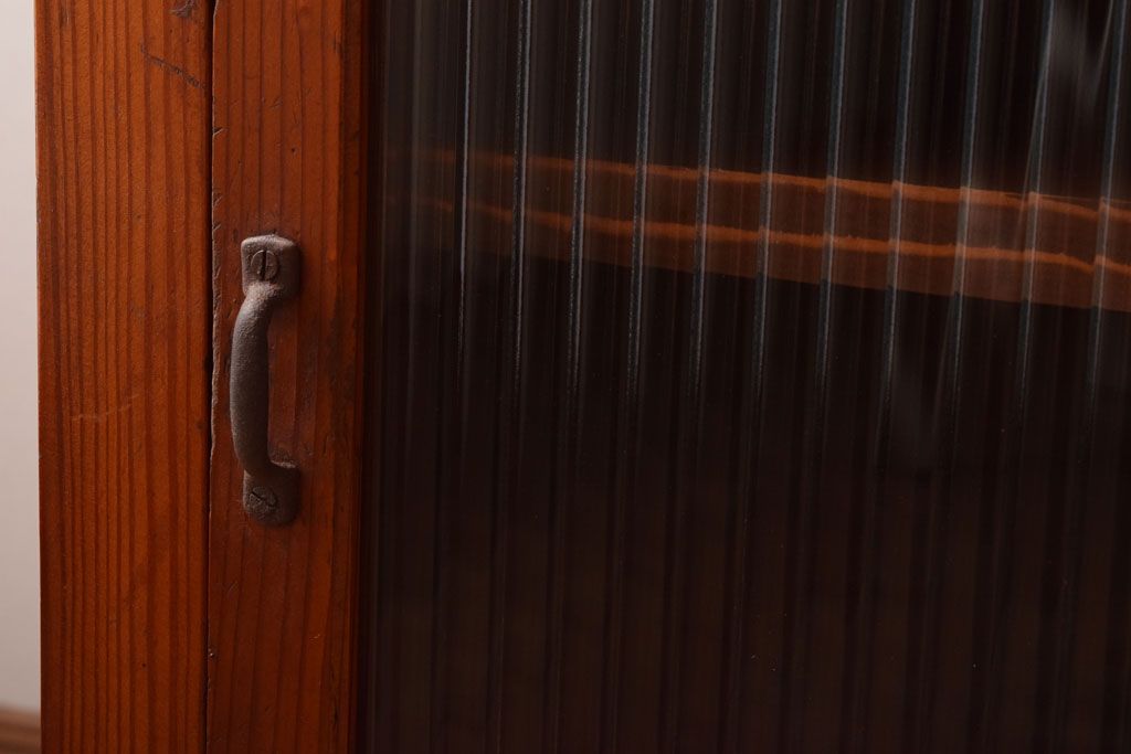 レトロ家具　昭和レトロ　小さなサイドキャビネット(サイドテーブル)(2)