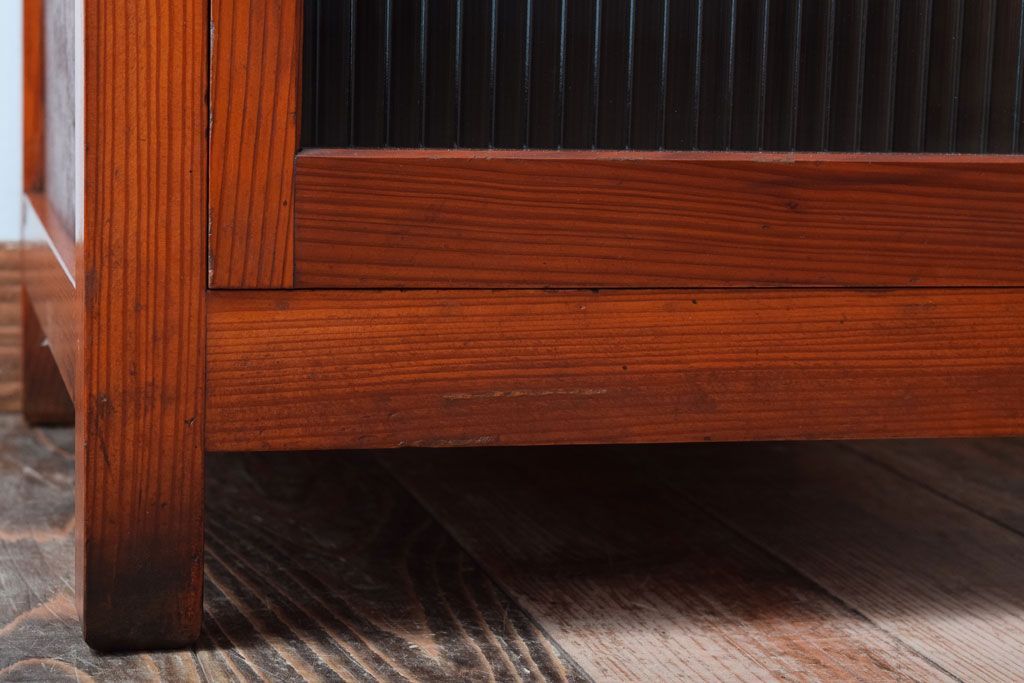 レトロ家具　昭和レトロ　小さなサイドキャビネット(サイドテーブル)(2)