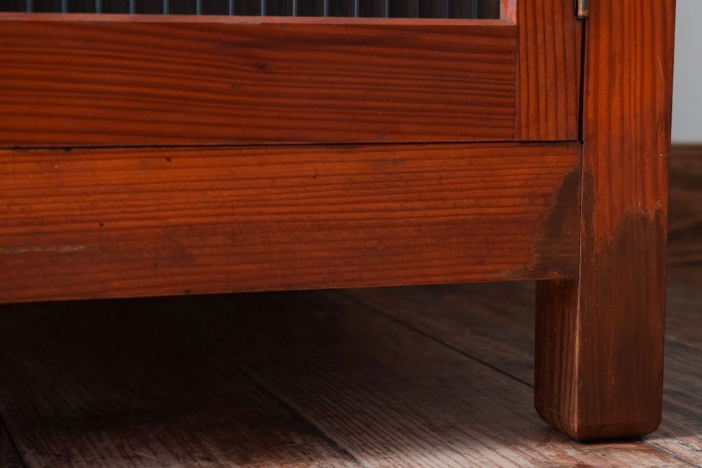 レトロ家具　昭和レトロ　小さなサイドキャビネット(サイドテーブル)(2)