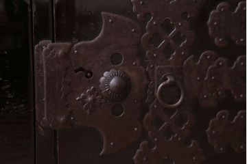 アンティーク家具　古民具・骨董　明治〜大正　前面黒漆のアンティーク庄内箪笥