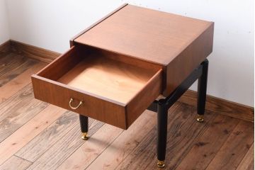 ヴィンテージ家具　北欧ビンテージ　G-PLAN　BBシリーズ　サイドテーブル
