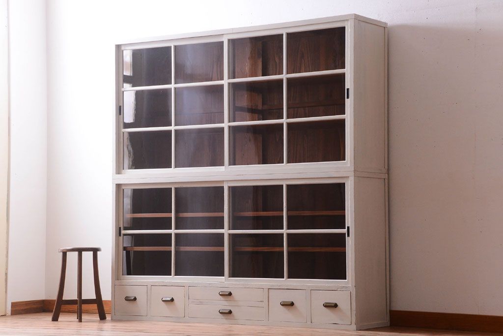 アンティーク家具　アンティークペイント　古い木の重ね戸棚(収納棚)