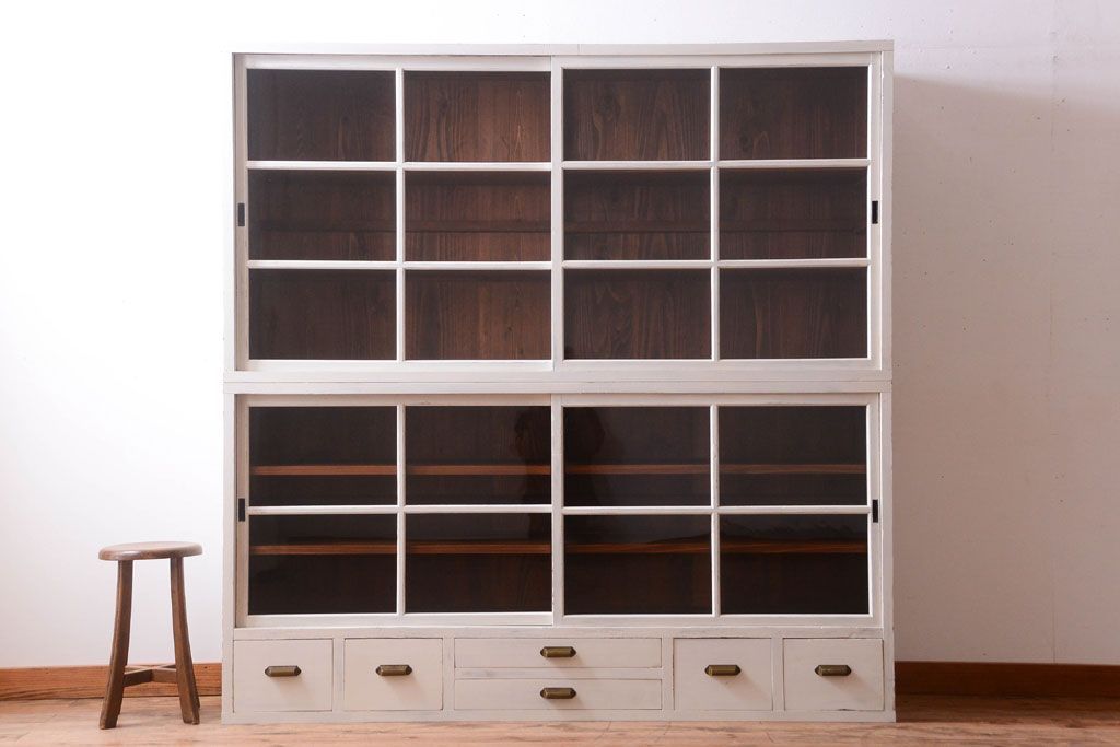 アンティーク家具　アンティークペイント　古い木の重ね戸棚(収納棚)