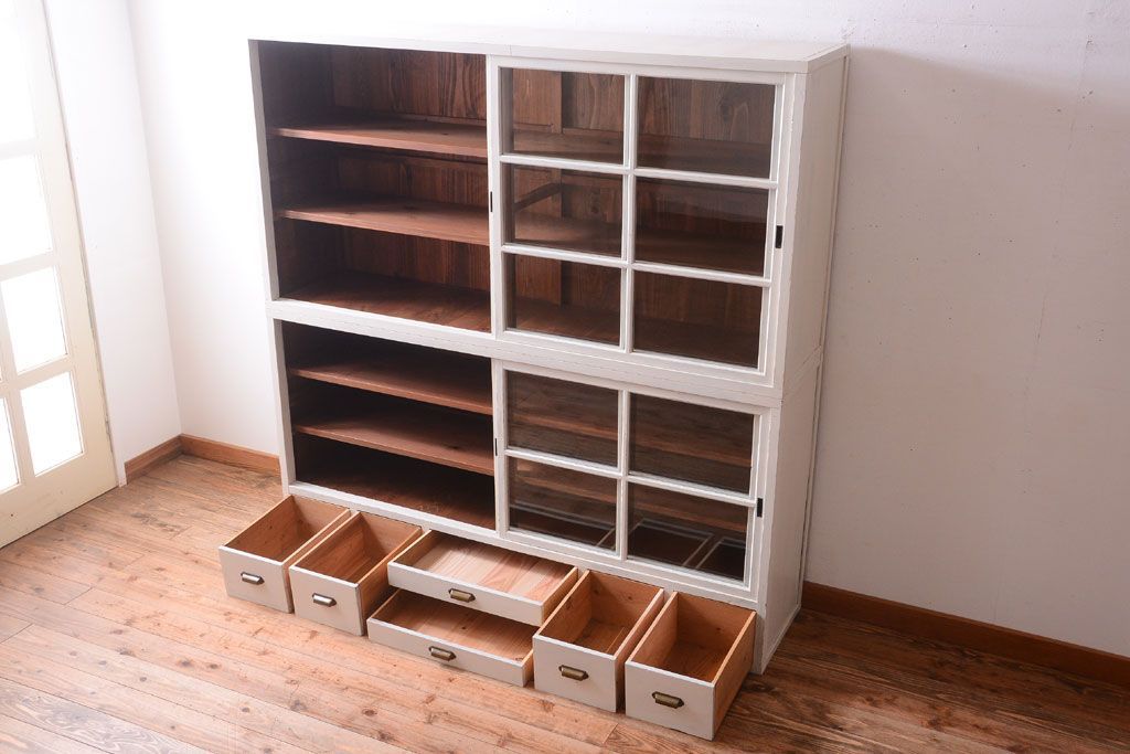 アンティーク家具　アンティークペイント　古い木の重ね戸棚(収納棚)