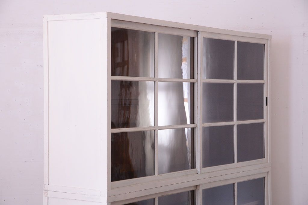 アンティーク家具　アンティークペイント　古い木の重ね戸棚(収納棚)