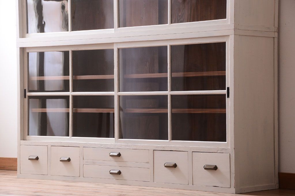 アンティーク家具　アンティークペイント　古い木の重ね戸棚(収納棚)