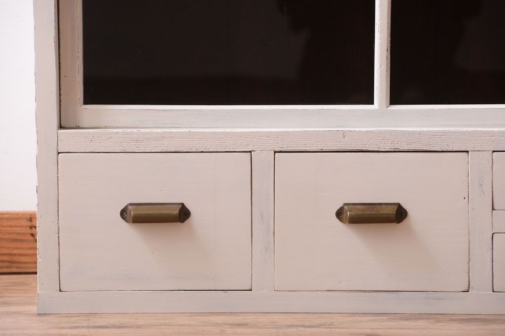 アンティーク家具　アンティークペイント　古い木の重ね戸棚(収納棚)