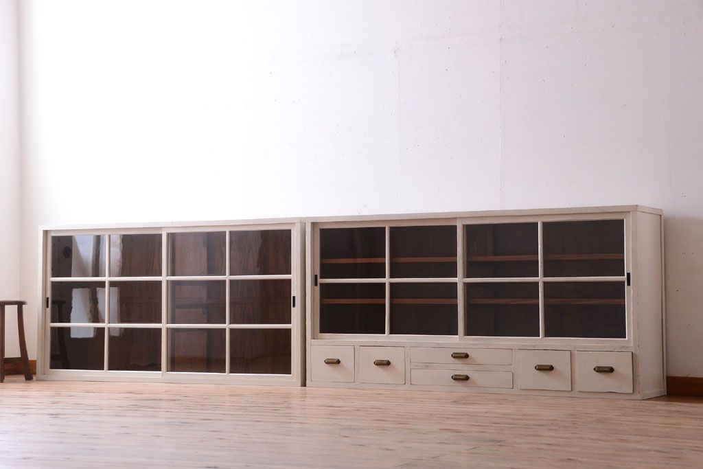 アンティーク家具　アンティークペイント　古い木の重ね戸棚(収納棚)