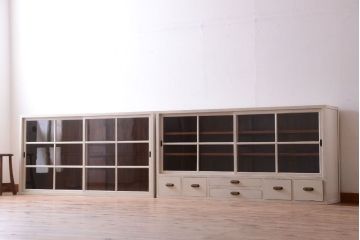 アンティーク家具　アンティークペイント　古い木の重ね戸棚(収納棚)