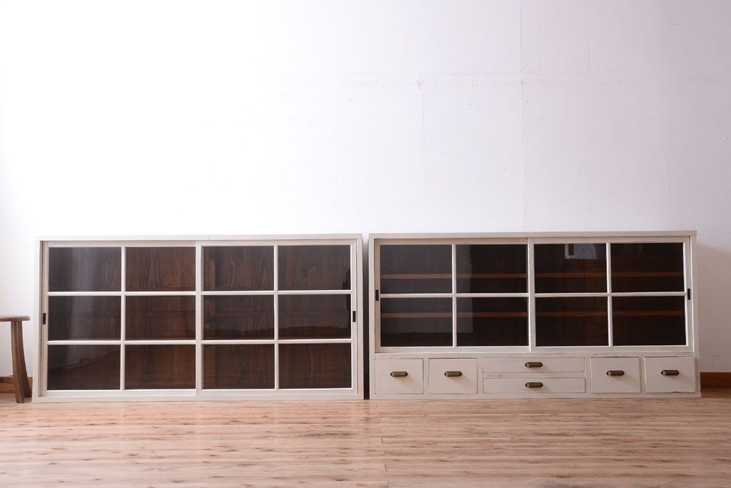 アンティーク家具　アンティークペイント　古い木の重ね戸棚(収納棚)