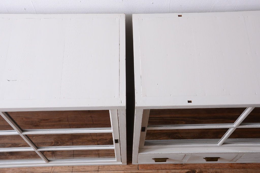 アンティーク家具　アンティークペイント　古い木の重ね戸棚(収納棚)